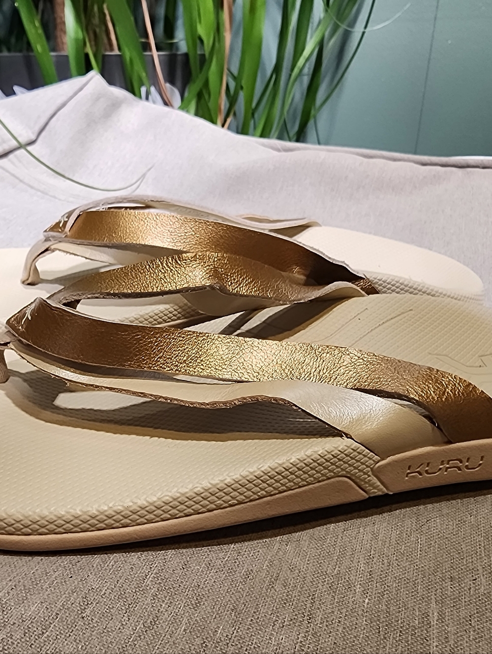 Kuru Kala Sieva Women’s Metallic Gold and Cream Flip Flop Sandals